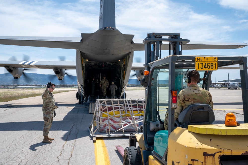 37th AS conduct aircrew forklift familiarization training