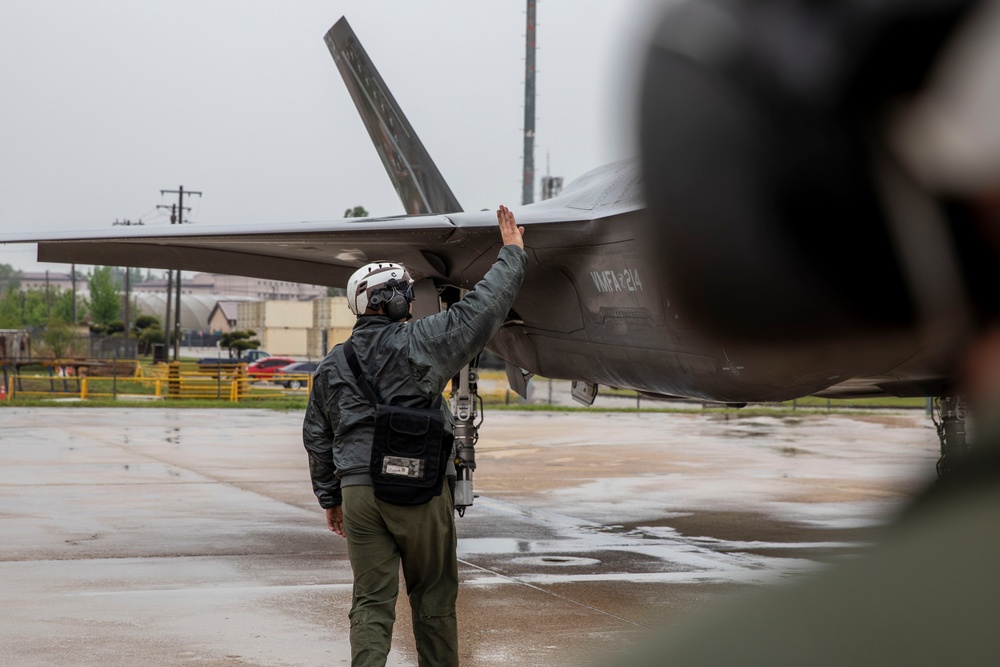 U.S. Marines practice for upcoming air show in Osan