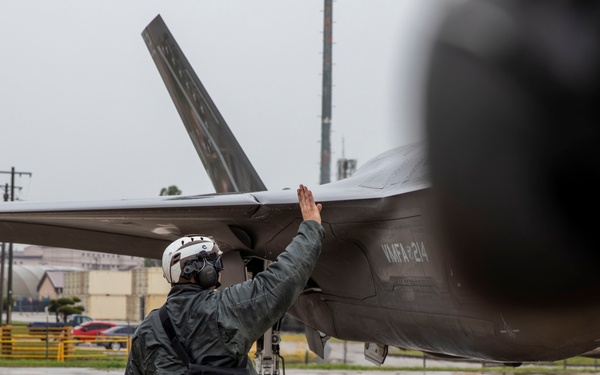 U.S. Marines practice for upcoming air show in Osan