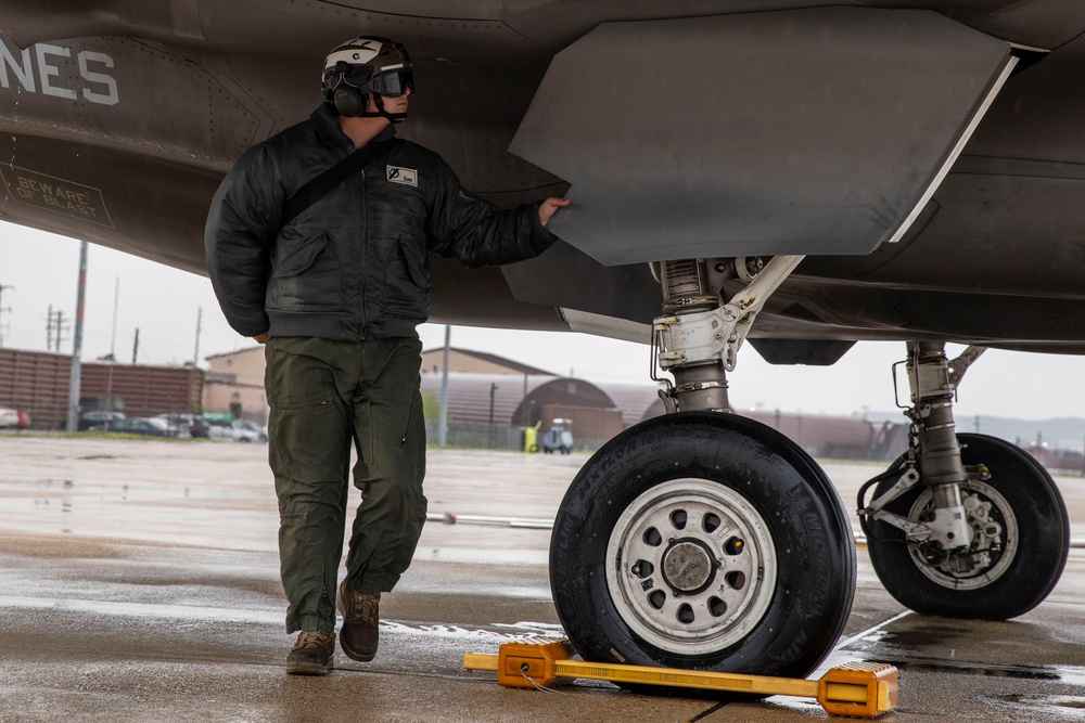 U.S. Marines practice for upcoming air show in Osan