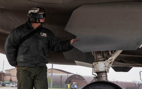 U.S. Marines practice for upcoming air show in Osan