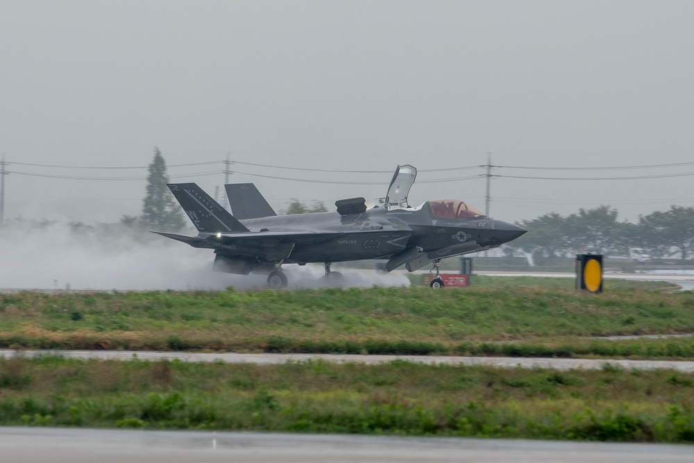 U.S. Marines practice for upcoming air show in Osan
