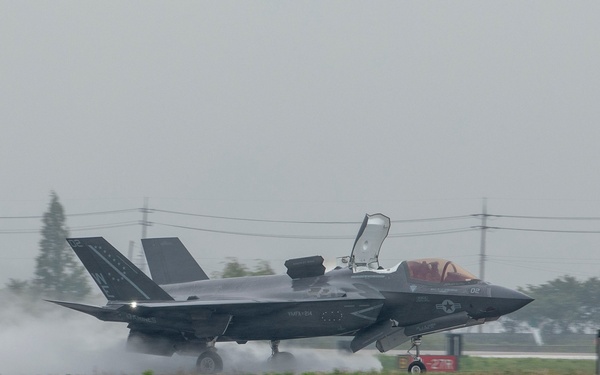 U.S. Marines practice for upcoming air show in Osan