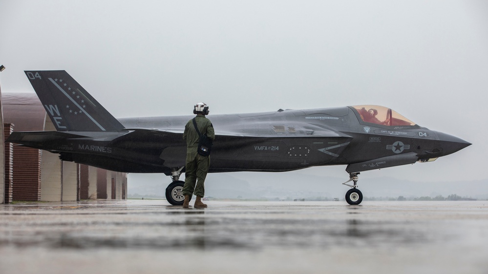 U.S. Marines practice for upcoming air show in Osan