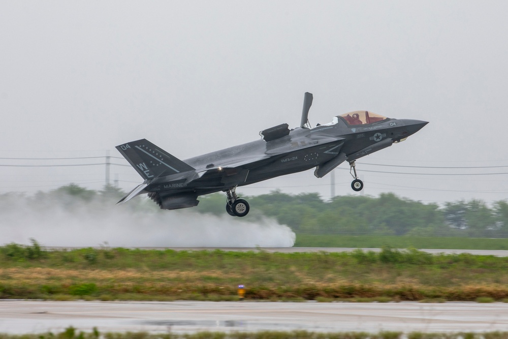 U.S. Marines practice for upcoming air show in Osan