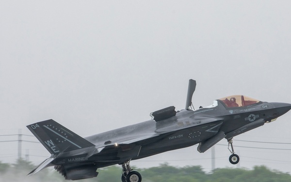 U.S. Marines practice for upcoming air show in Osan