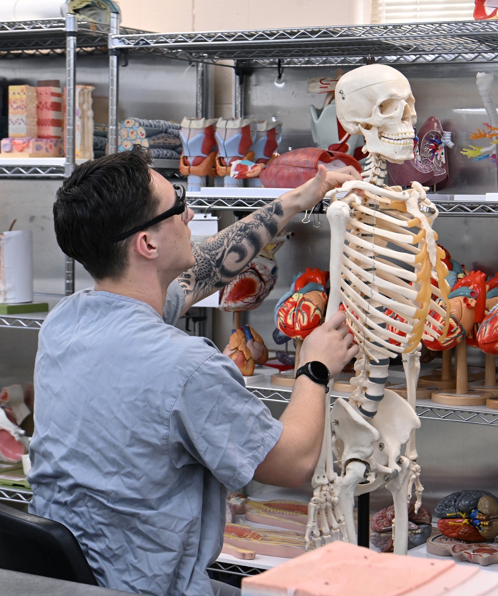 Students in Special Operations Combat Medic Course Take Part in Human Skeletal and Muscular Training