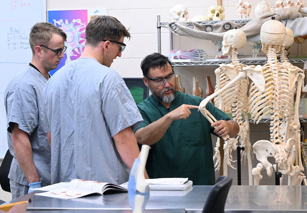 Students in Special Operations Combat Medic Course Take Part in Human Skeletal and Muscular Training