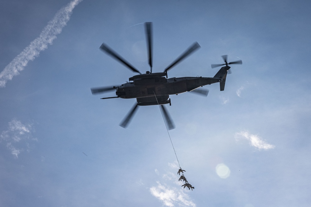 22nd MEU | MSPF Special Patrol Insertion/Extraction (SPIE) Training