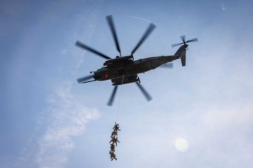 22nd MEU | MSPF Special Patrol Insertion/Extraction (SPIE) Training