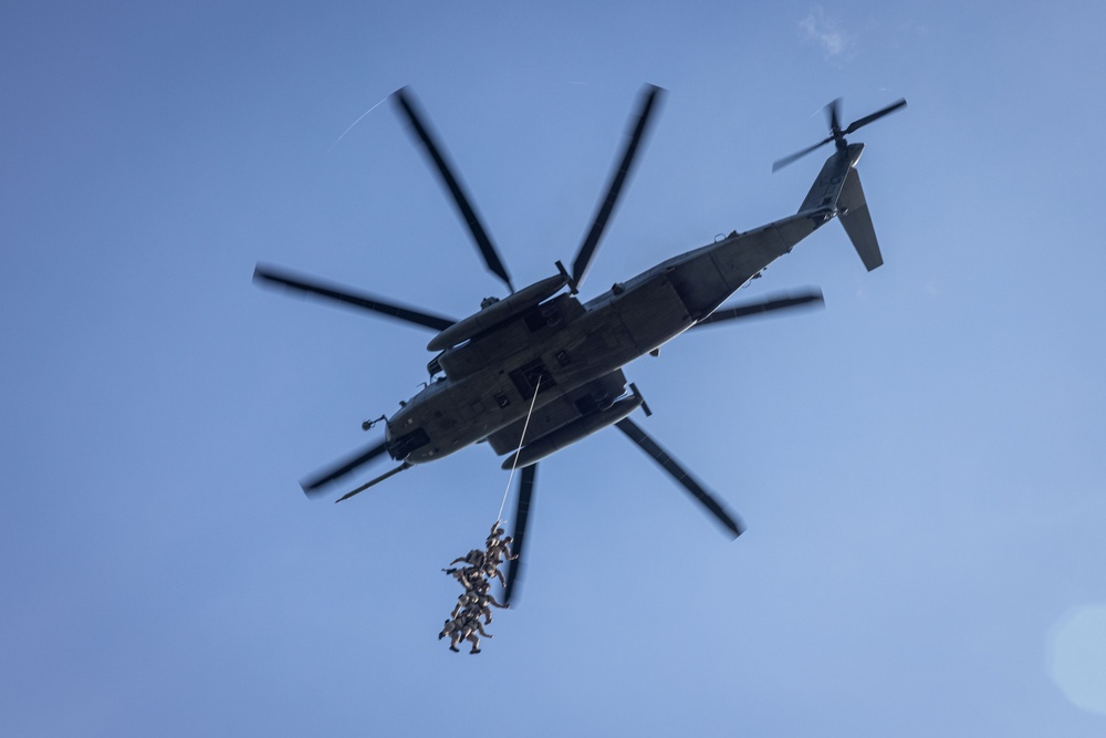 22nd MEU | MSPF Special Patrol Insertion/Extraction (SPIE) Training