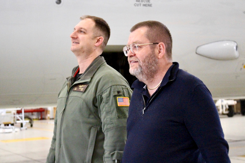 Chairman of the Agency Supervisory Board, NATO Support and Procurement Operations visits U.S. VP Squadrons