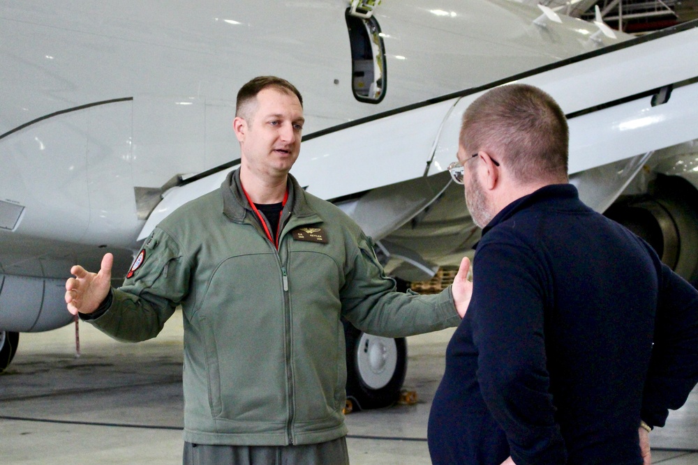 Chairman of the Agency Supervisory Board, NATO Support and Procurement Operations visits U.S. VP Squadrons