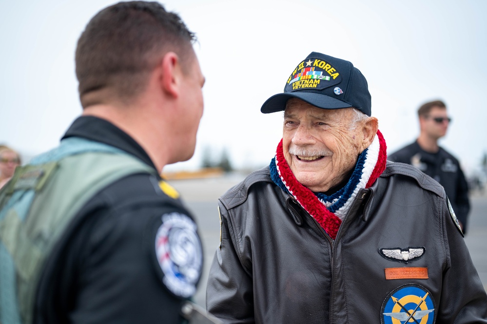 Viper Demo Team Connects with 55th Fighter Squadron WWII Veteran