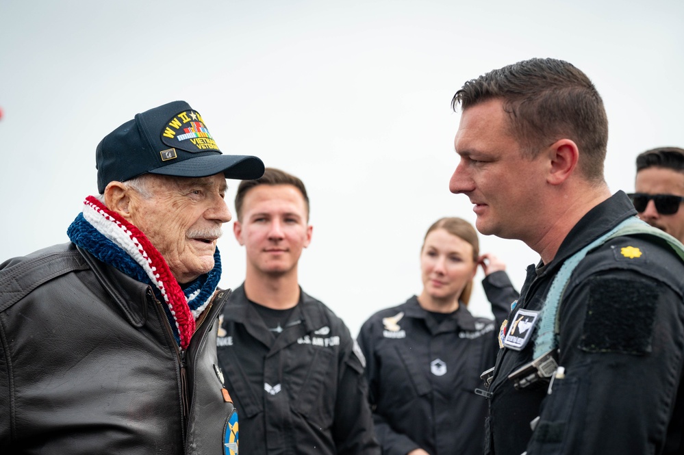 Viper Demo Team Connects with 55th Fighter Squadron WWII Veteran