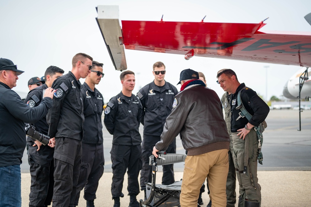 Viper Demo Team Connects with 55th Fighter Squadron WWII Veteran