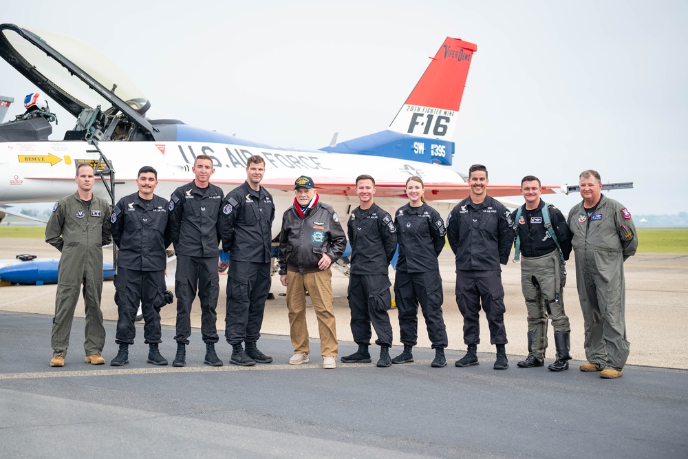 Viper Demo Team Connects with 55th Fighter Squadron WWII Veteran