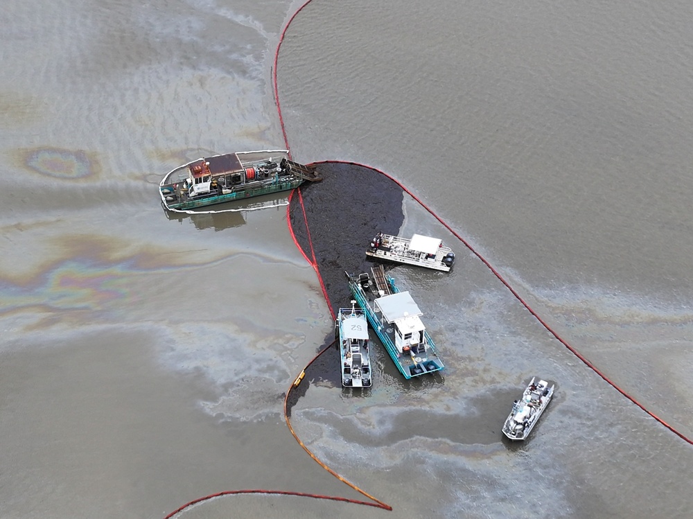 Response crews conduct oil spill clean-ups following Well 59 rupture