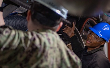 USS Ronald Reagan (CVN 76) Sailors and Puget Sound Naval Shipyard workers secure pipes
