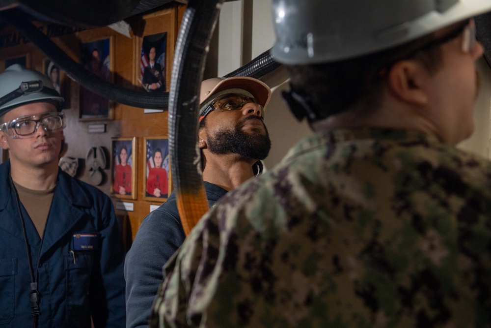USS Ronald Reagan (CVN 76) Sailors and Puget Sound Naval Shipyard workers secure pipes