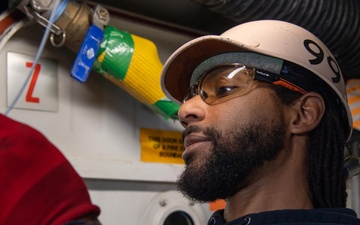 USS Ronald Reagan (CVN 76) Sailors and Puget Sound Naval Shipyard workers secure pipes