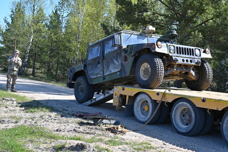Swift Response 25: 1-91 Cav offload vehicles