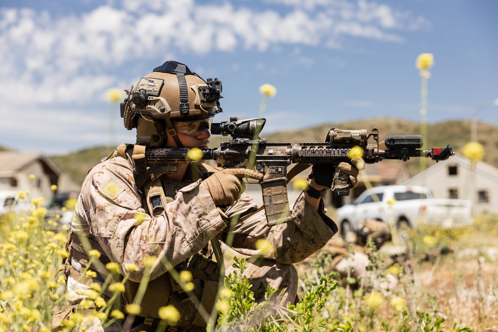 3rd Bn., 1st Marines attends EOTG raid leaders course
