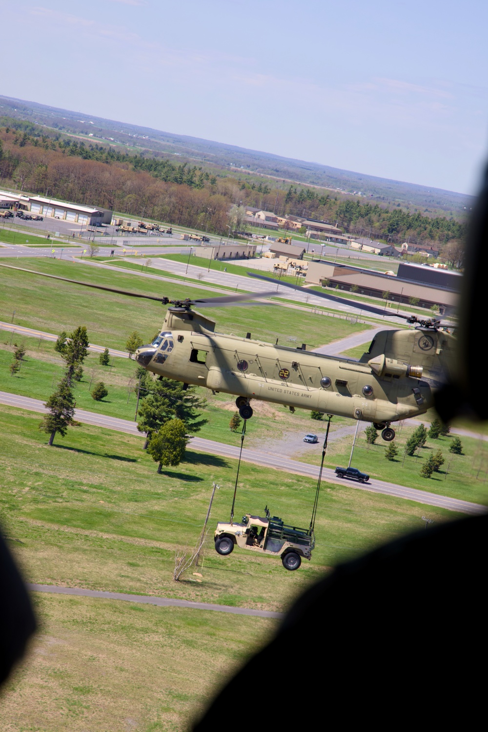 CH-47 Chinook Sling Loads a HMWWV