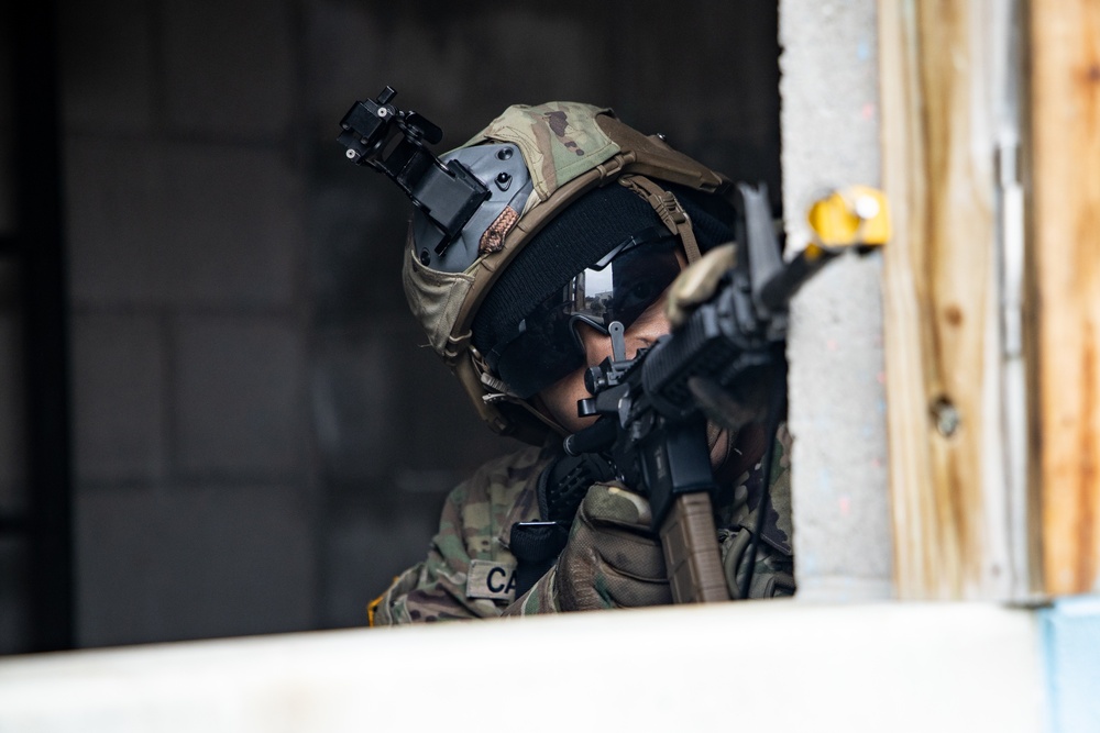 1-254th RTI 11B ALC Course Conducts Urban Attack STX Lanes