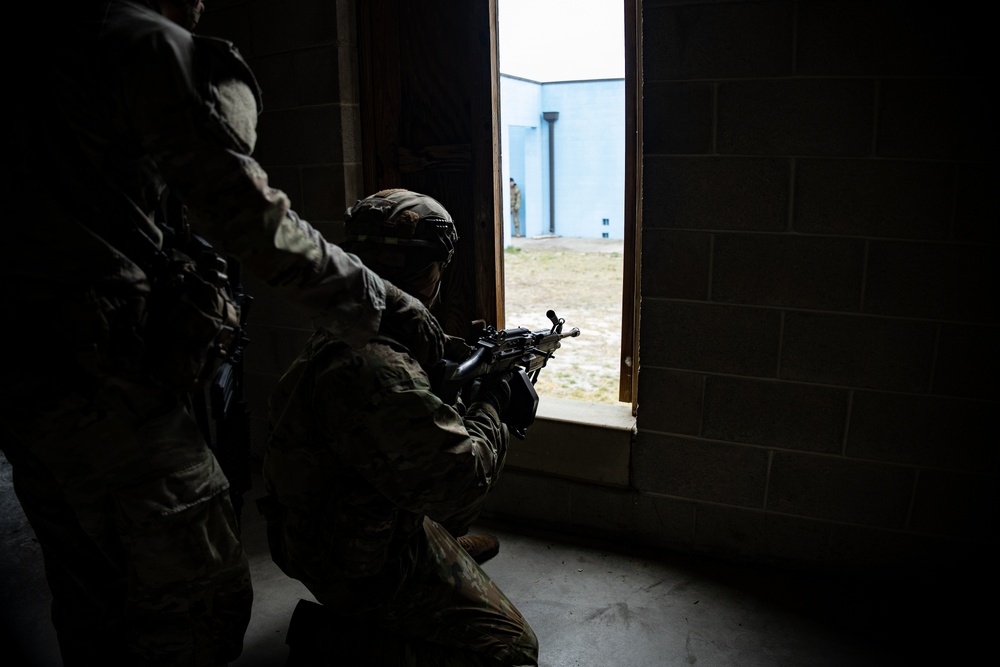 1-254th RTI 11B ALC Course Conducts Urban Attack STX Lanes
