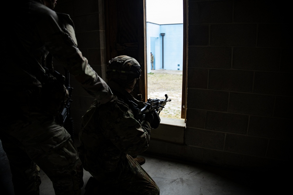1-254th RTI 11B ALC Course Conducts Urban Attack STX Lanes