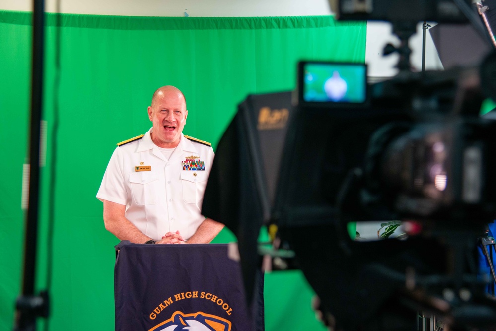 Commander JRM awards Student Excellence Award to Guam High School Junior
