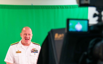 Commander JRM awards Student Excellence Award to Guam High School Junior
