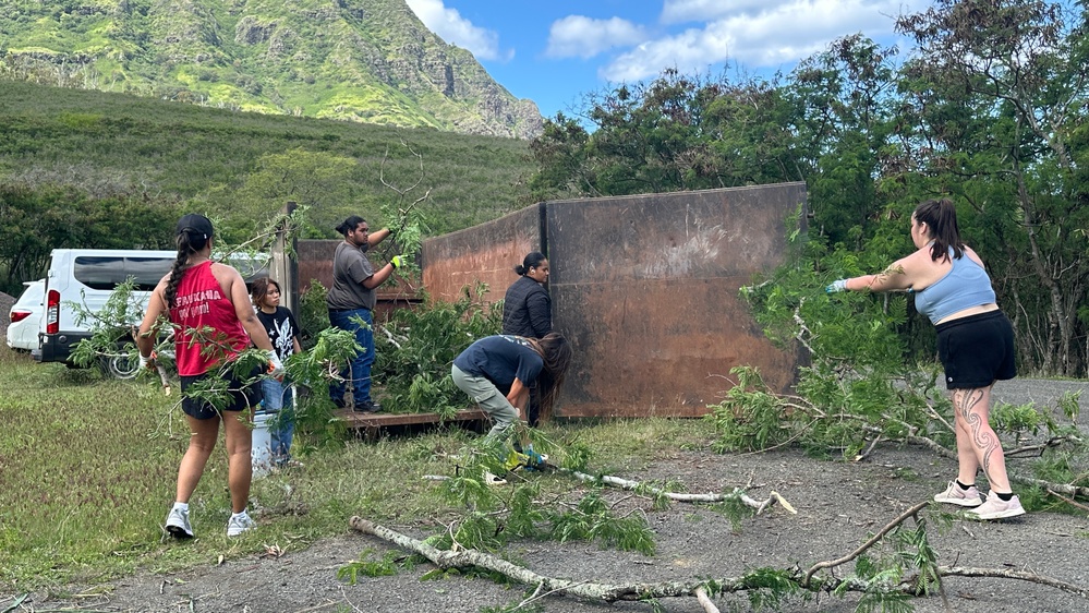Leeward Community High School Volunteers at Nioi'ula Heiau