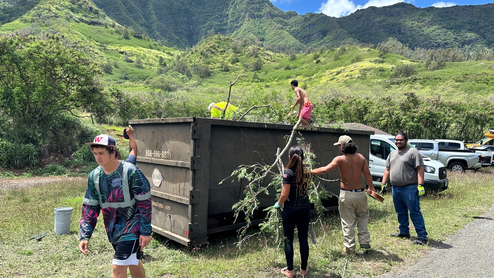 Leeward Community High School Volunteers at Nioi'ula Heiau