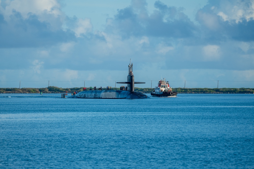 USS Ohio (SSGN 726) arrives in Guam