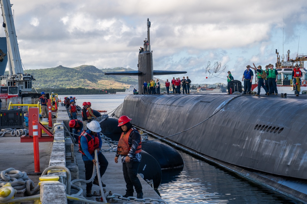 USS Ohio (SSGN 726) arrives in Guam
