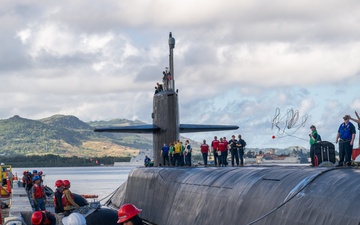 USS Ohio (SSGN 726) arrives in Guam