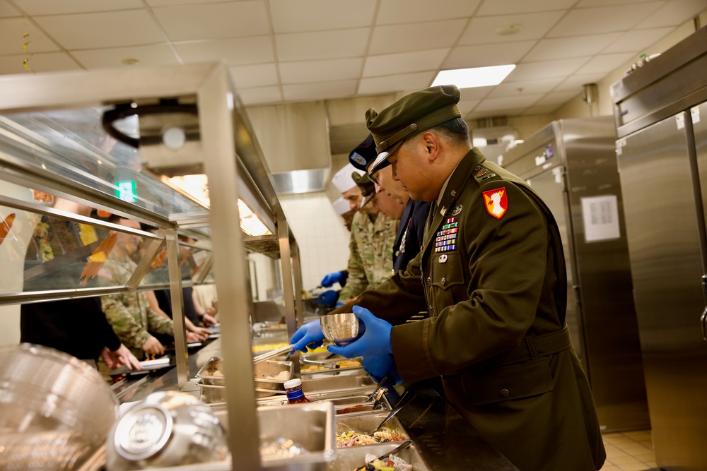 Thanksgiving Dinner is Served to Soldiers at 14th Missile Defense Battery
