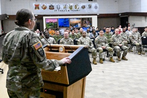 NWS190301 - Maj Gen Steven Schaick/Torii Highland Games