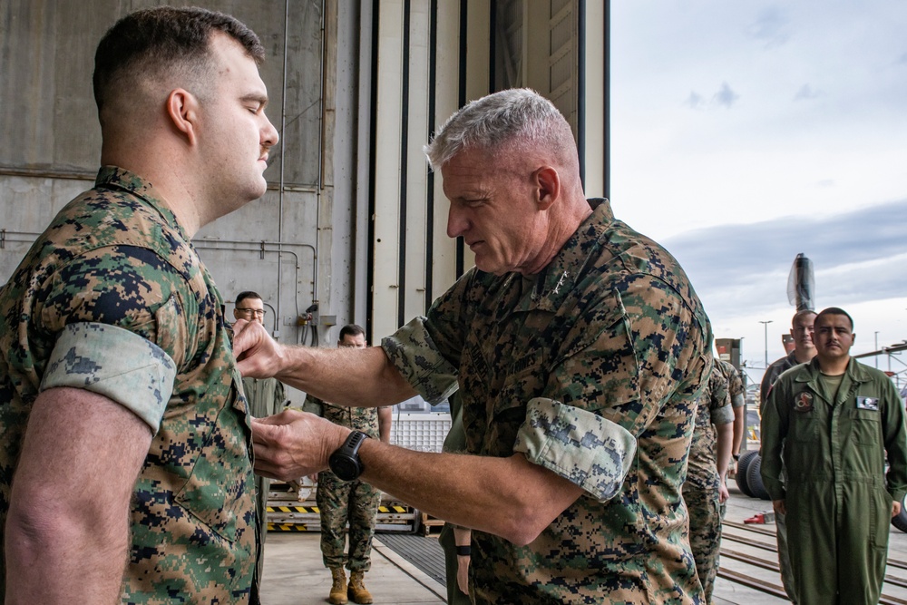 III MEF commanding general visits VMM 265 (Rein.)