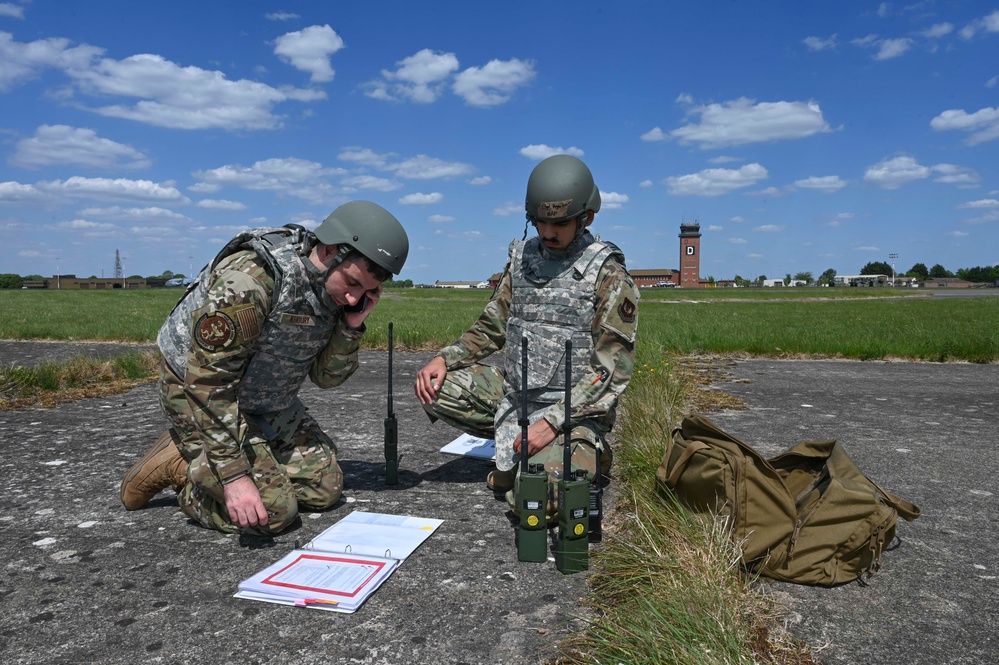 Skyway Chariot: 100th OSS Airmen operate contingency flightline