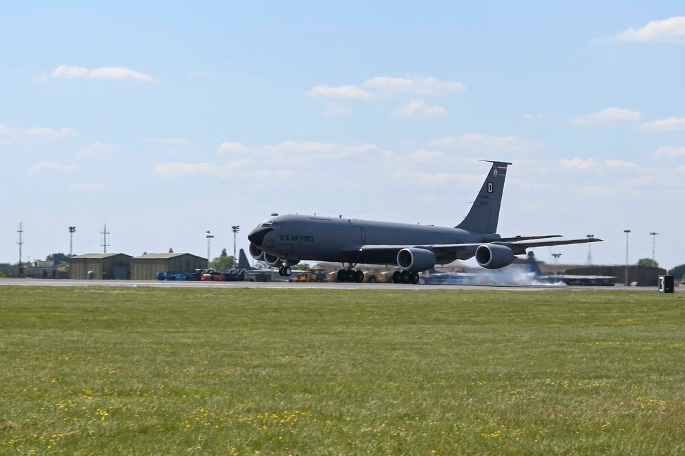 Skyway Chariot: 100th OSS Airmen operate contingency flight line