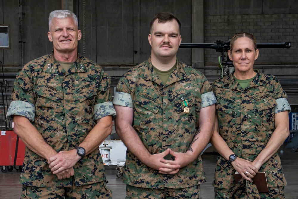III MEF commanding general visits VMM 265 (Rein.)