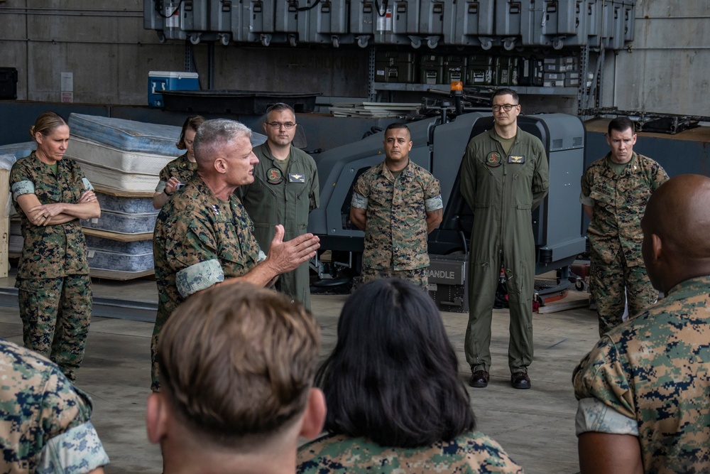 III MEF commanding general visits VMM 265 (Rein.)