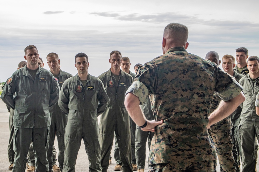 III MEF commanding general visits VMM 265 (Rein.)