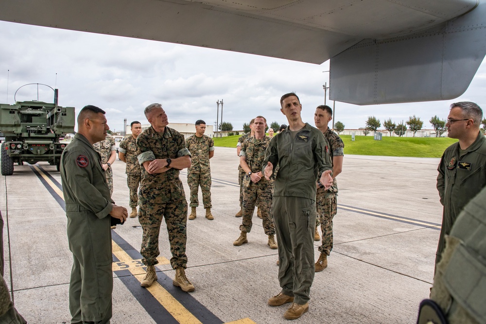 III MEF commanding general visits VMM 265 (Rein.)