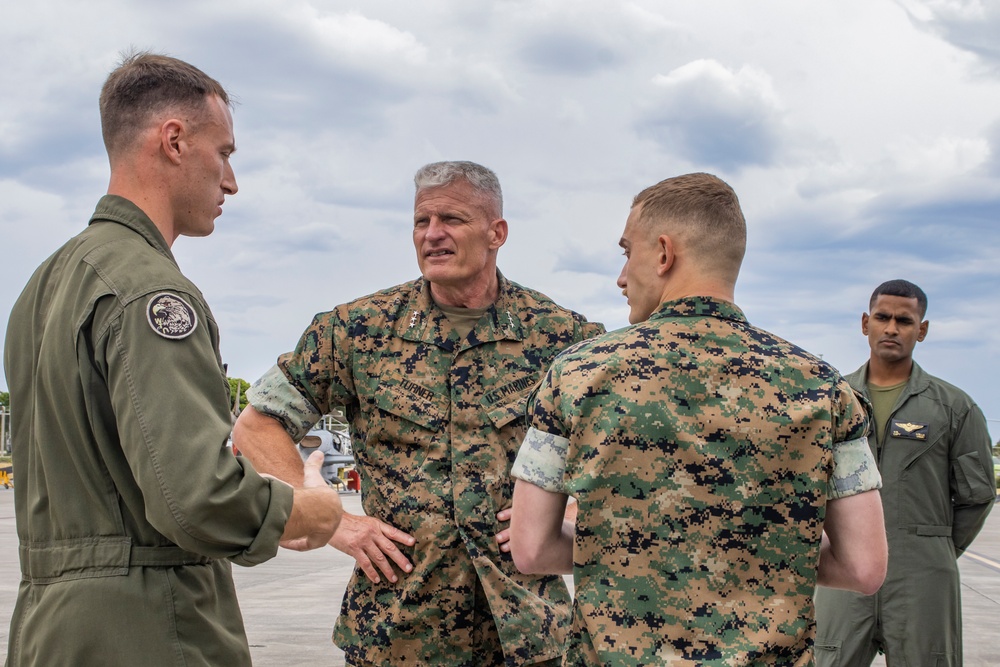 III MEF commanding general visits VMM 265 (Rein.)