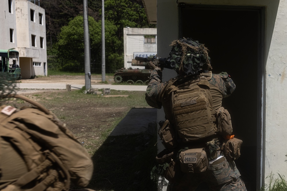 Activated Reserve Marines Conduct MOUT Training during Korea Viper 25.4