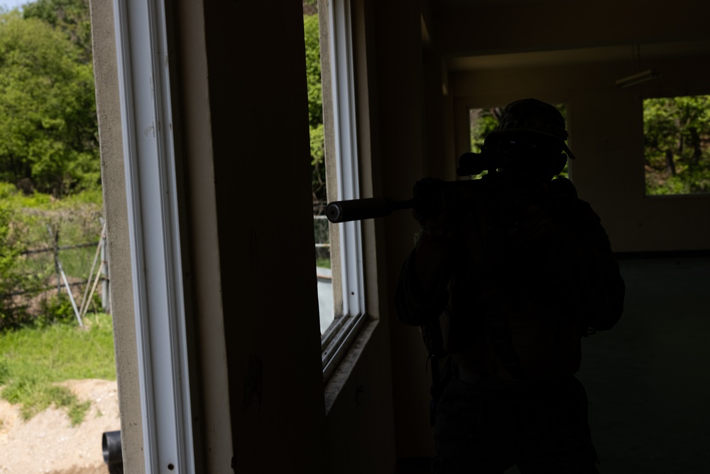Activated Reserve Marines Conduct MOUT Training during Korea Viper 25.4